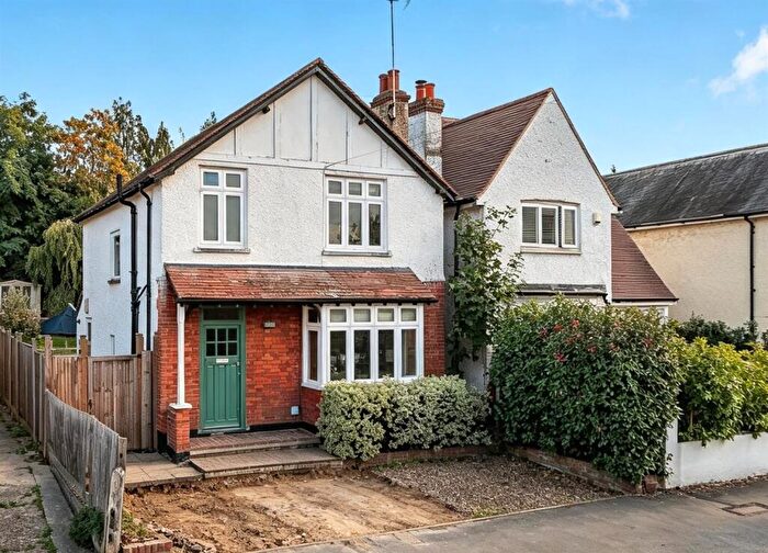 4 Bedroom Detached House For Sale In Monument Road, Weybridge, KT13