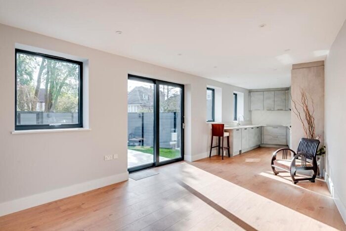 1 Bedroom Flat To Rent In Great North Road, East Finchley, N2