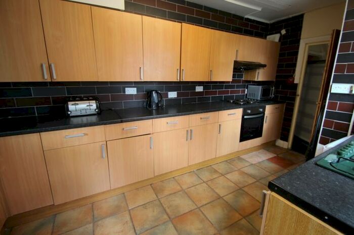 6 Bedroom Terraced House To Rent In Estcourt Avenue, Headingley, Leeds, LS6