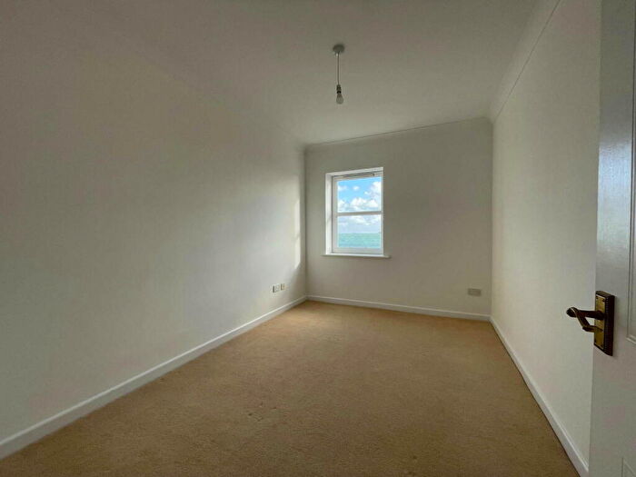 2 Bedroom Flat For Sale In South Parade, Southsea, Hampshire, PO4