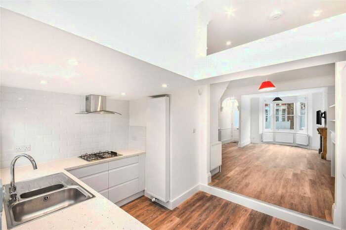 4 Bedroom Property To Rent In Mossbury Road, Clapham Junction, London, SW11