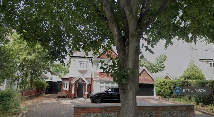 6 Bedroom Detached House To Rent In Hall Road, Wallington, SM6