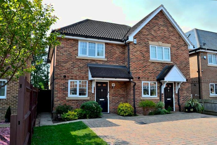 2 Bedroom Semi-Detached House To Rent In Heather Hill Close, Earley, Reading, RG6