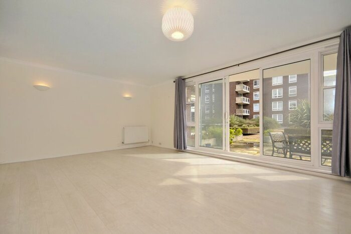 2 Bedroom Flat To Rent In Rosebank, Holyport Road, Rosebank, Holyport Road, Fulham, SW6