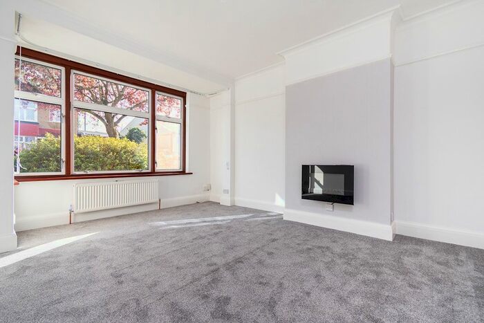 3 Bedroom Semi-Detached House To Rent In Bandon Rise, Wallington, SM6