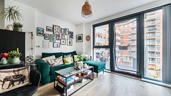 2 Bedroom Flat For Sale In Lakeside Drive, Park Royal, NW10