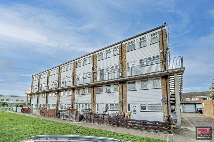 3 Bedroom Maisonette For Sale In Killigrew House, Sunbury-On-Thames, TW16