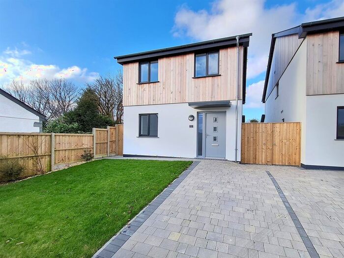 4 Bedroom Detached House For Sale In Crowntown, Helston, TR13