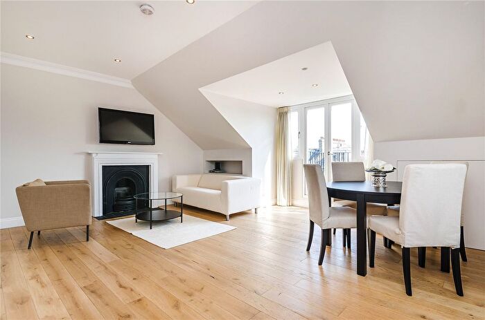 2 Bedroom Flat For Sale In Redcliffe Gardens, Chelsea, London, SW10