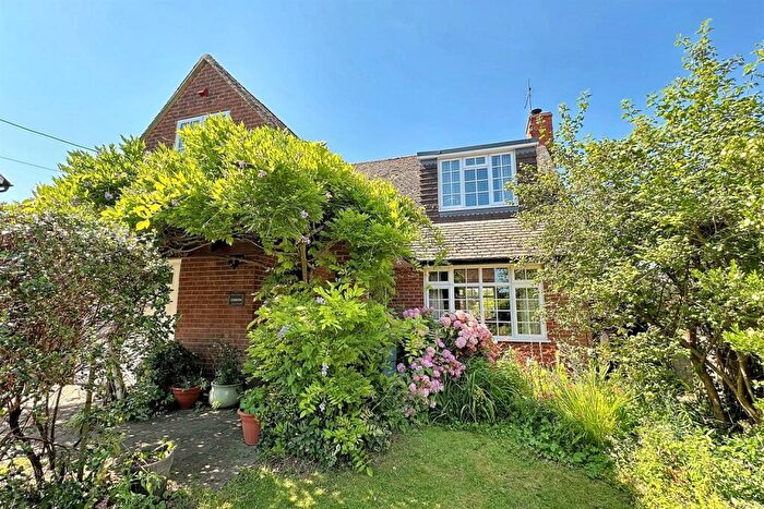 3 Bedroom Detached House For Sale In Durweston, DT11