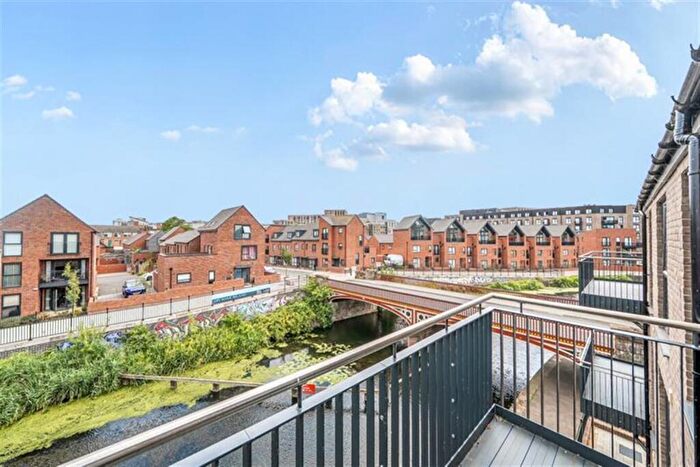 2 Bedroom Flat To Rent In Bedroom Property In Old Wharf, Leicester, LE3