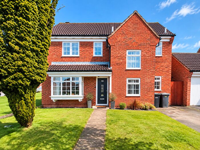 4 Bedroom Semi Detached House To Rent In Blakeney Drive, Luton, LU2