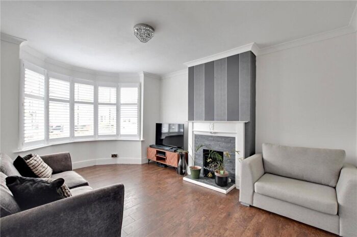 4 Bedroom Semi-Detached House To Rent In Falconwood Avenue, Welling, Kent, DA16