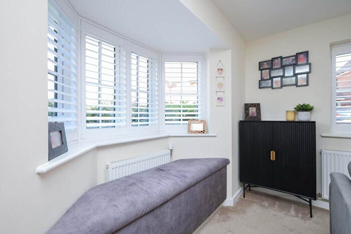 4 Bedroom Detached House For Sale In Cook Way, Horsham, RH12