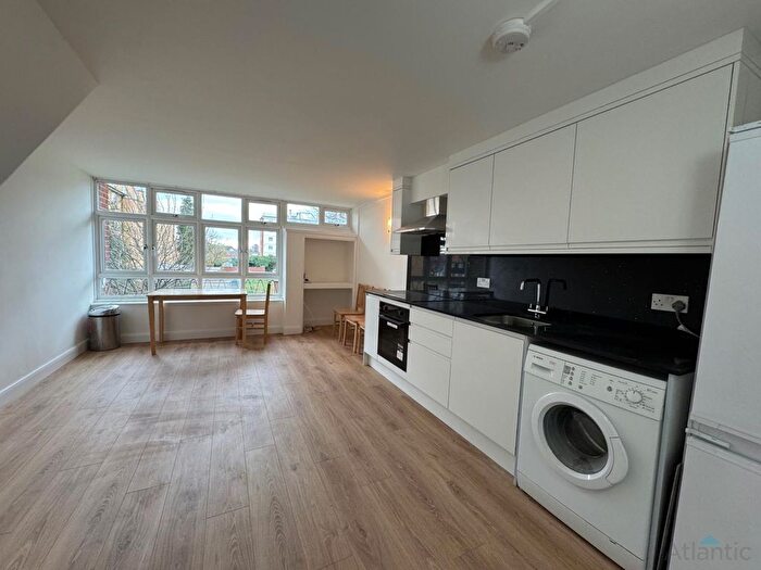 3 Bedroom Maisonette To Rent In Chiltern House, Beaconsfield Road, Edmonton, N9