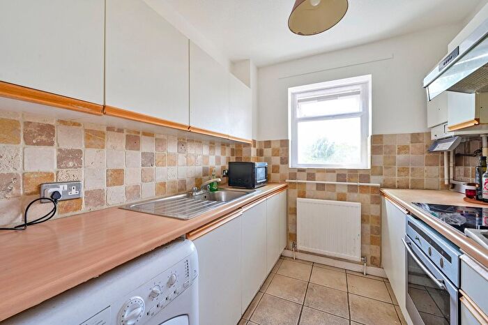 2 Bedroom Flat To Rent In Cromwell Road, Wimbledon, London, SW19