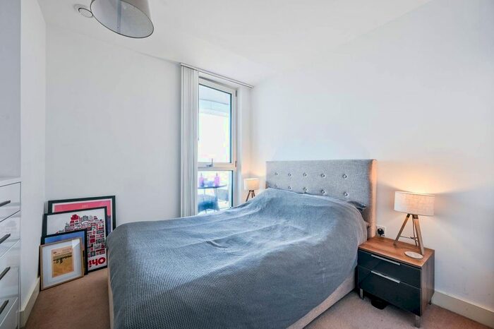 3 Bedroom Flat To Rent In Telegraph Avenue, Greenwich, London, SE10