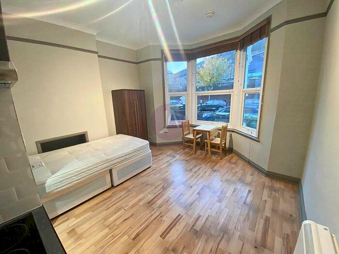 Studio To Rent In Iverson Road, West Hampstead, London, NW6