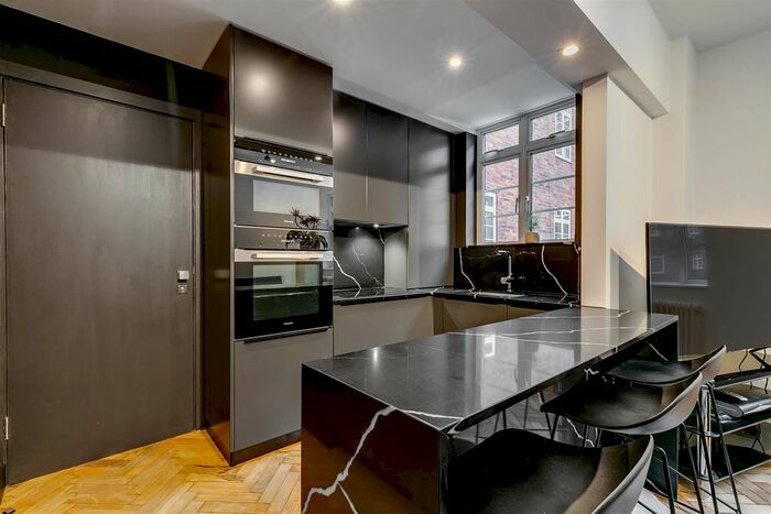 2 Bedroom Flat To Rent In Latymer Court, Hammersmith Road, London, W6