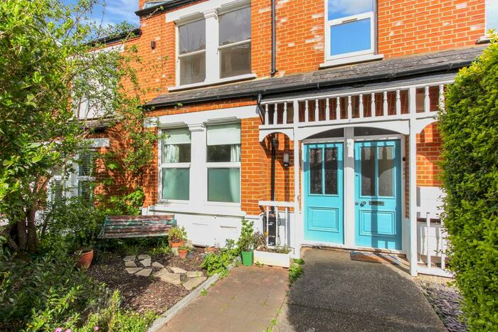 2 Bedroom Flat To Rent In Martell Road, , London, SE21