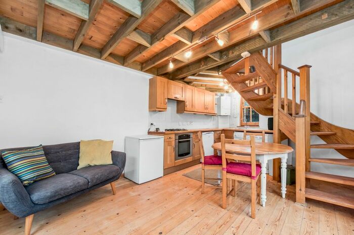 1 Bedroom Maisonette To Rent In Rommany Road, West Nortwood SE27