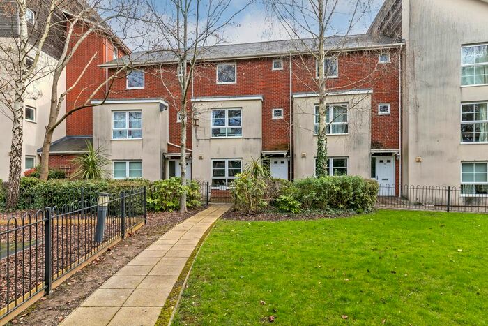 3 Bedroom Town House To Rent In Athelstan Road, Winchester, SO23