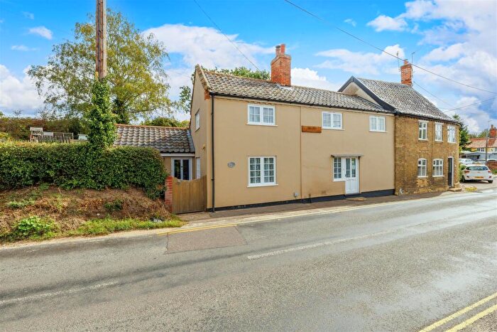 4 Bedroom Semi-Detached House For Sale In The Street, Holton, Halesworth, IP19