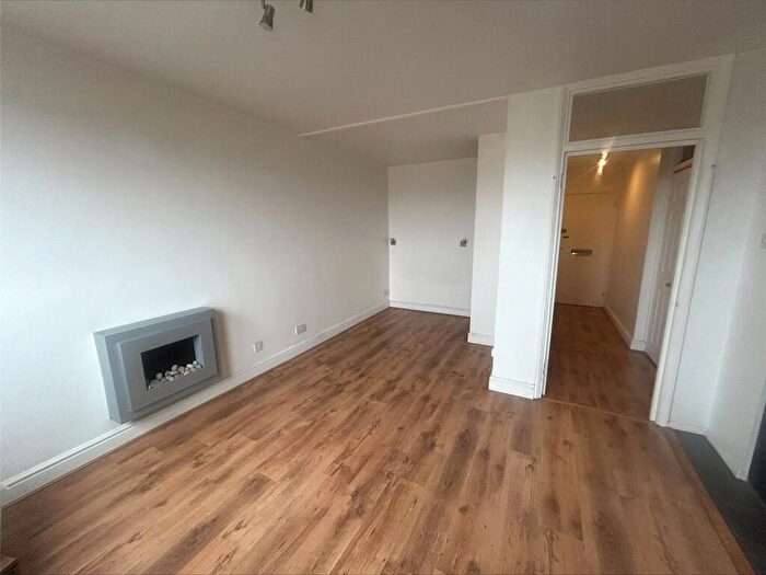 1 Bedroom Apartment To Rent In Blake House, Porchester Mead, Beckenham, BR3