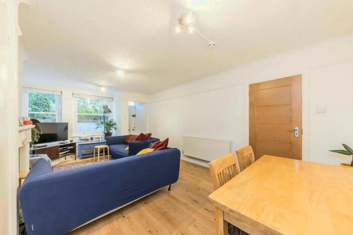 3 Bedroom Flat To Rent In Tollington Park, London, N4