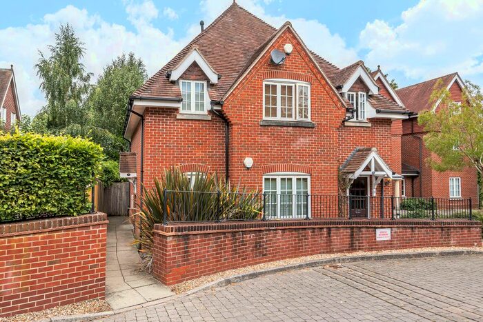 2 Bedroom Flat To Rent In Wychwood Place, Winchester, SO22