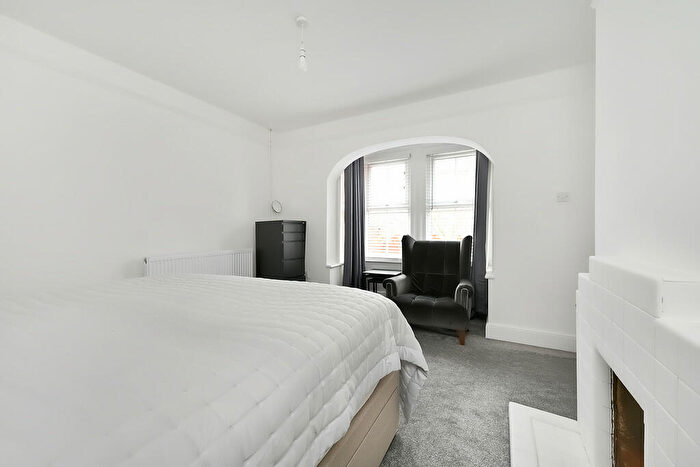 3 Bedroom Detached House For Sale In Highfield Road, Farnborough, GU14