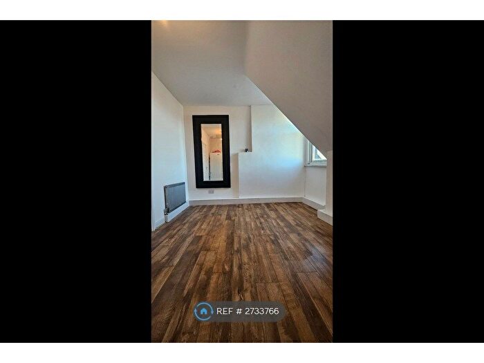 2 Bedroom Flat To Rent In Plashet Road, London, E13