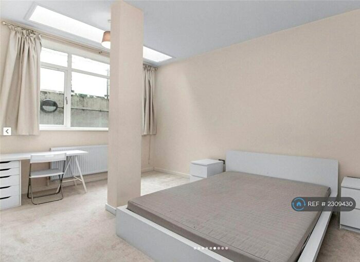 2 Bedroom Flat To Rent In Babik Court, London, E8