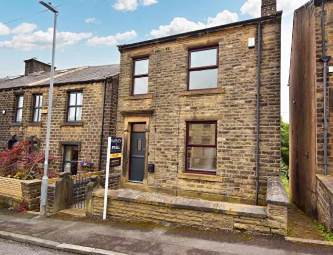 3 Bedroom Detached House To Rent In Varley Road, HD7