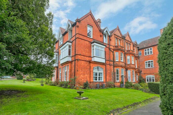 2 Bedroom Apartment For Sale In Glasshouse Lane, Lapworth, B94