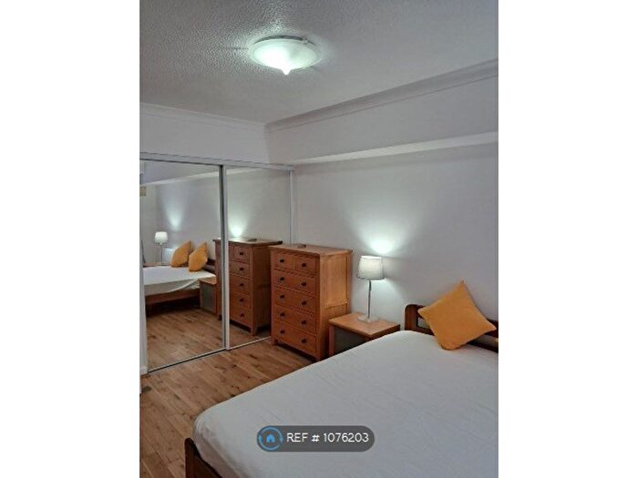 1 Bedroom Flat To Rent In Waterloo Gardens, London, N1