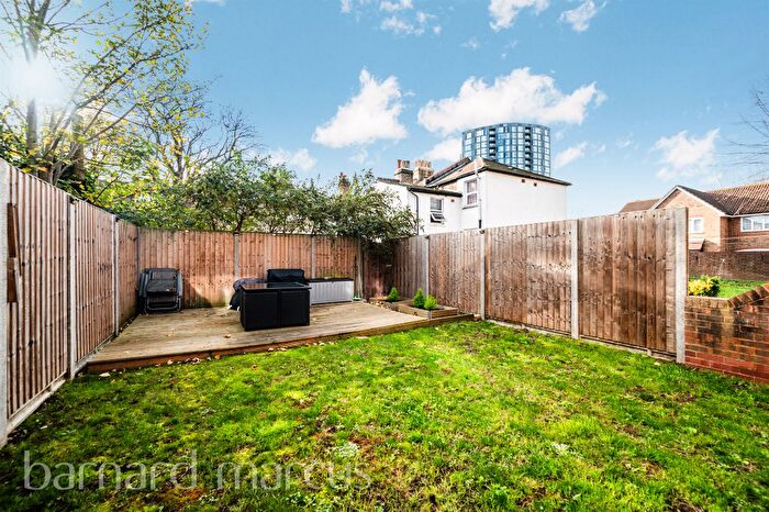 1 Bedroom Maisonette For Sale In Torrington Square, Croydon, CR0
