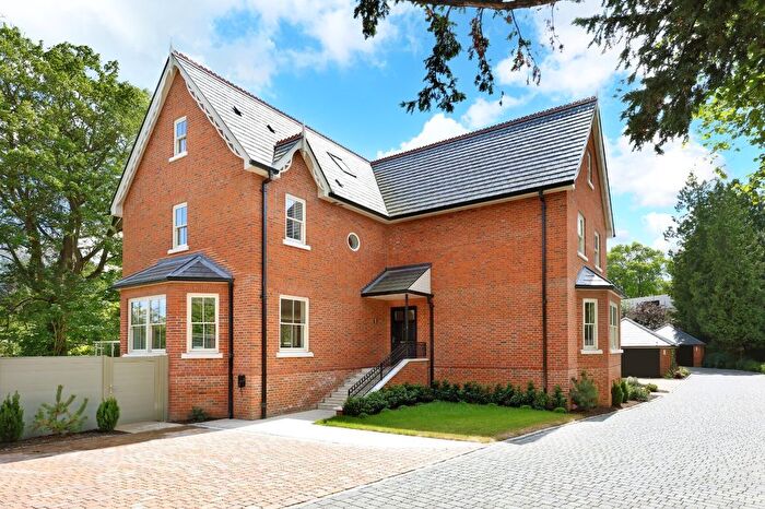 6 Bedroom Detached House For Sale In Hedsor Road, Bourne End, Buckinghamshire, SL8
