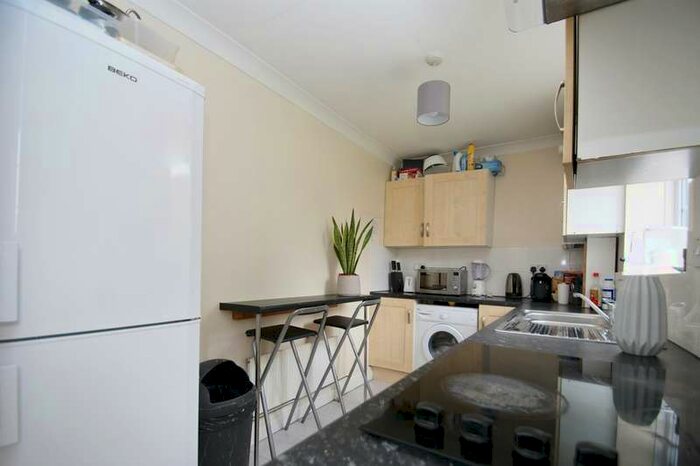 Flat To Rent In Daffodil Street, London, W12
