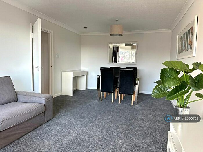 2 Bedroom Flat To Rent In Stuart Court, Cosham, PO6