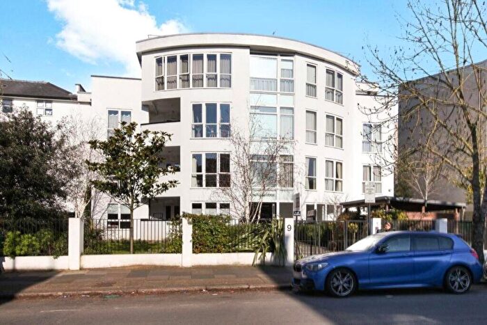 2 Bedroom Flat To Rent In The Avenue, Brondesbury Park, NW6
