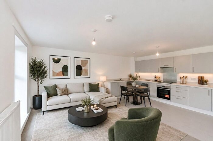 2 Bedroom Flat For Sale In Wrestwood Road, Bexhill-On-Sea, East Sussex, TN40