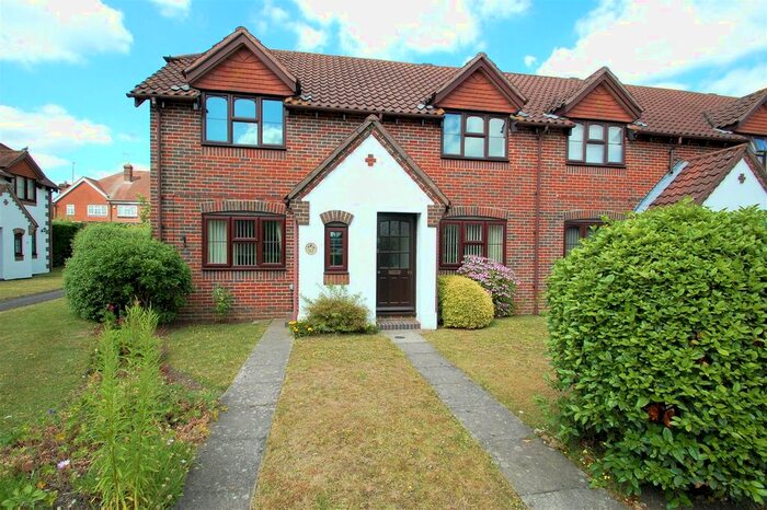 2 Bedroom Flat To Rent In Grenehurst Way, Petersfield, GU31