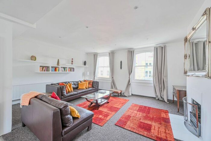 3 Bedroom Maisonette To Rent In Askew Road, Shepherd's Bush, London, W12