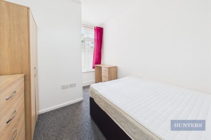 5 Bedroom Semi-Detached House To Rent In Newcombe Road, Southampton, SO15
