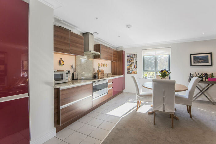 3 Bedroom Flat To Rent In Walton Well Road, Oxford, OX2