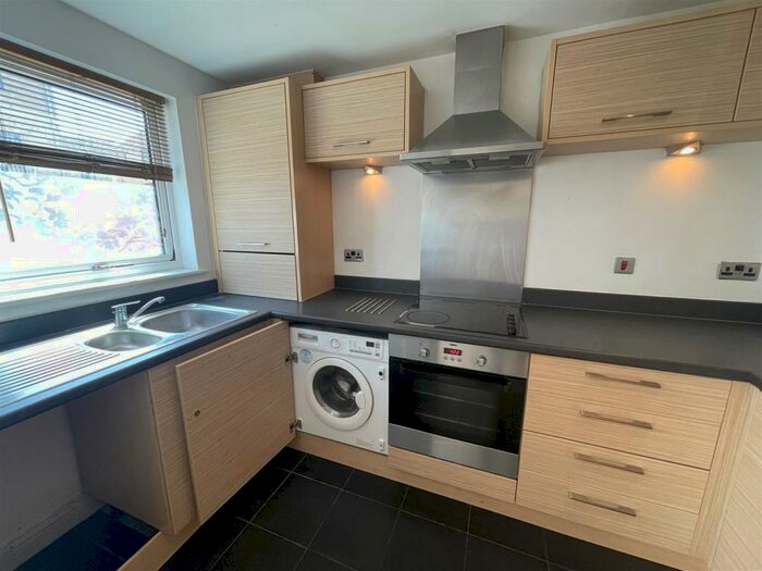 4 Bedroom Town House To Rent In Draper Close, West Thurrock, RM20