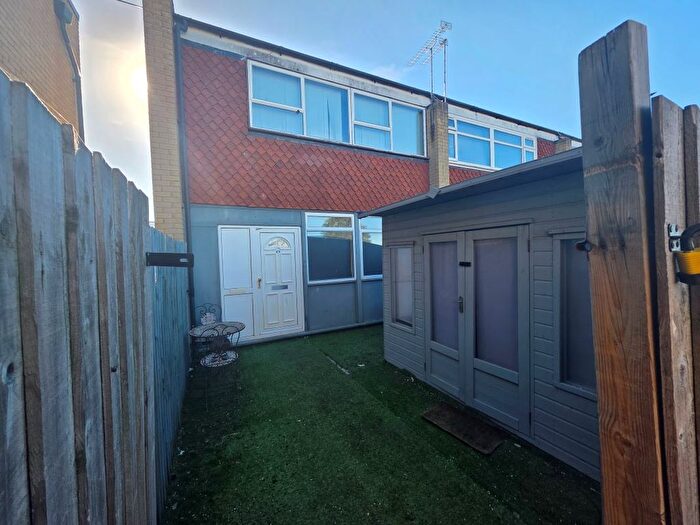 3 Bedroom Maisonette For Sale In St. Johns Way, Corringham, Stanford-Le-Hope, Essex, SS17