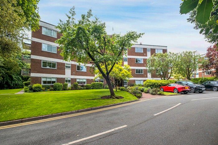 3 Bedroom Apartment To Rent In Petersham Place, Edgbaston, Birmingham, B15