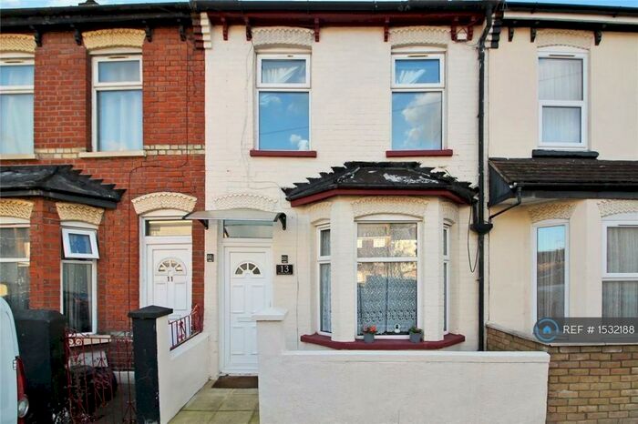 3 Bedroom Terraced House To Rent In Reform Road, Chatham, ME4